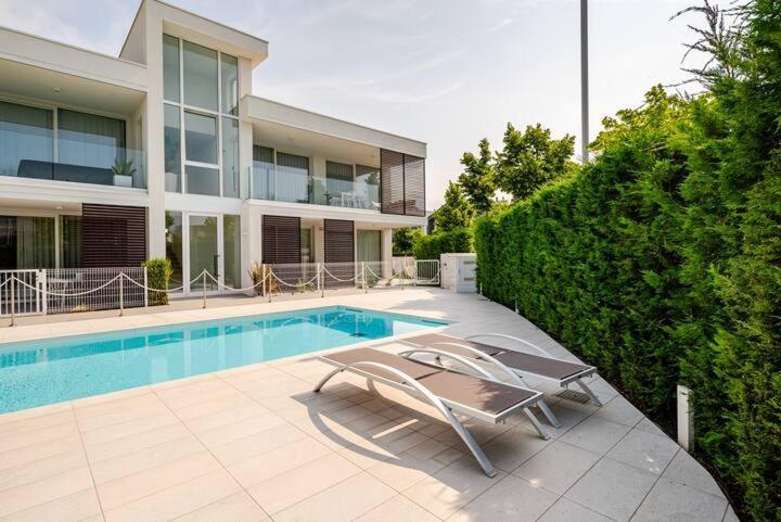 Apartment Luma With Pool Лідо-ді-Єзоло Екстер'єр фото