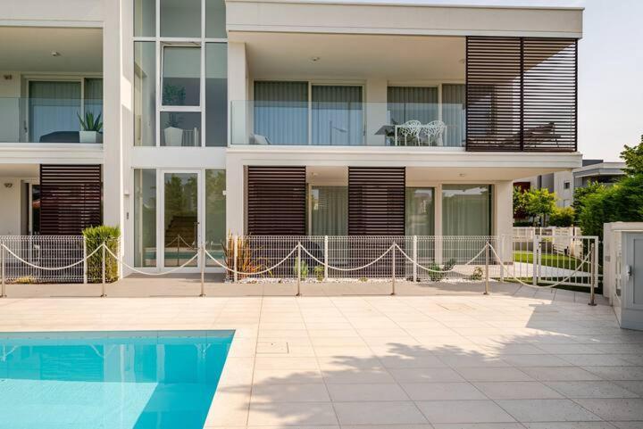 Apartment Luma With Pool Лідо-ді-Єзоло Екстер'єр фото